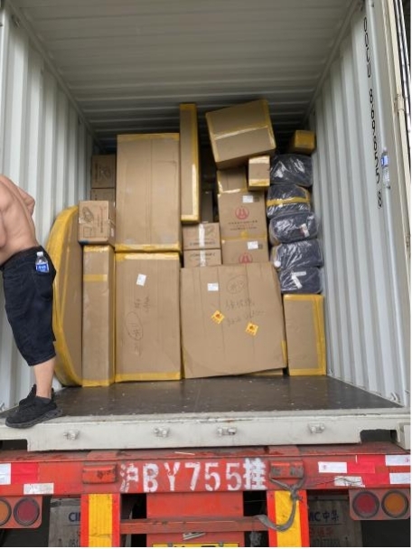 Loading container