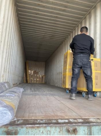 Loading container