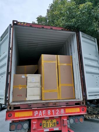 Loading container
